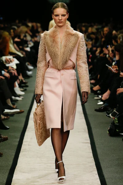 Look 12